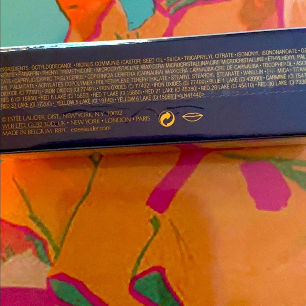 Lipstick - Picture 3 of 4